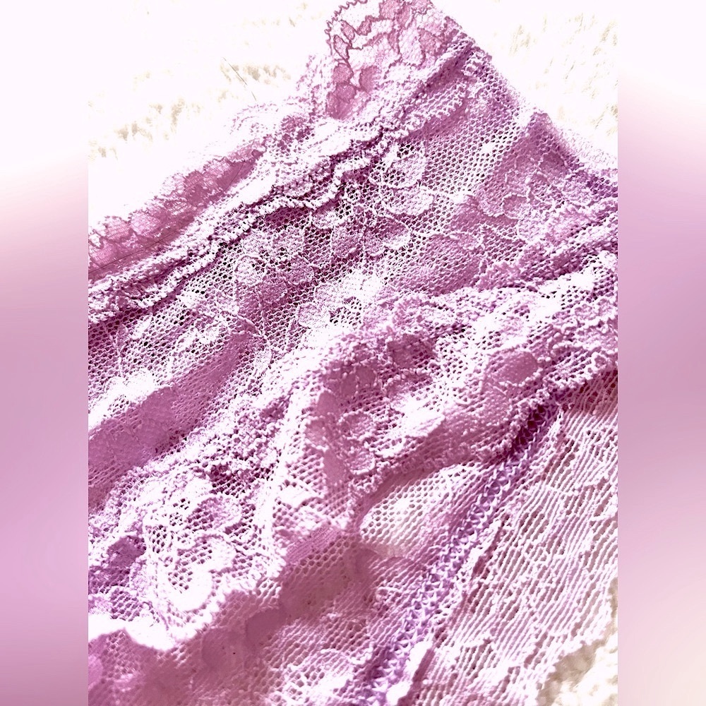 Victoria’s Secret Posey Lace Cheeky Panty! - Picture 3 of 5
